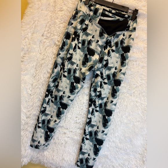 Marissa Olivia Abstract Patterned Leggings - Picture 12 of 16